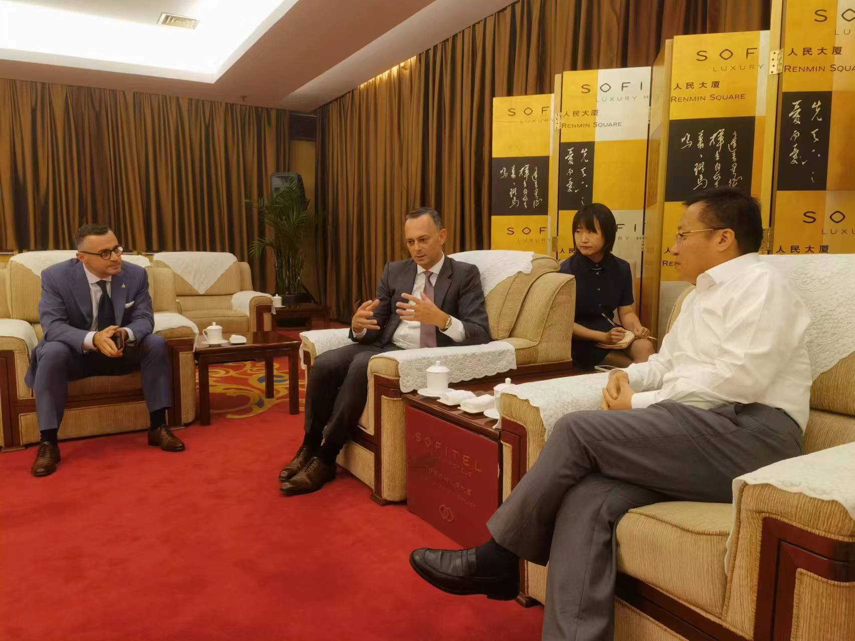 陜投集團總經理趙軍會見雅高大中華區首席運營官樂睿思